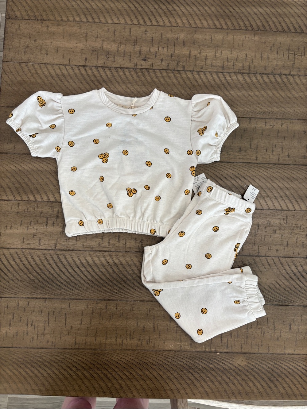 Jessica Simpson Cream Smiley Face Two-Piece Kids Set